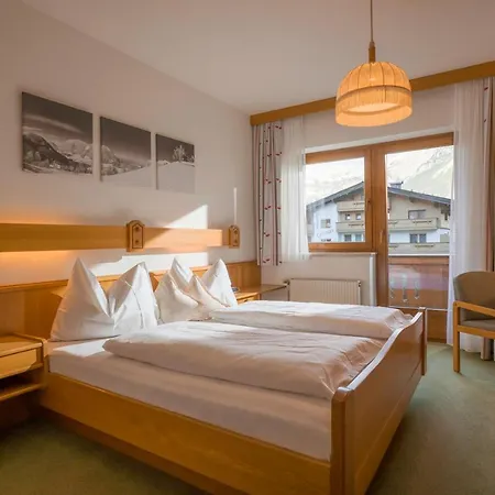 Haus Auermuehle 아파트 엘마우