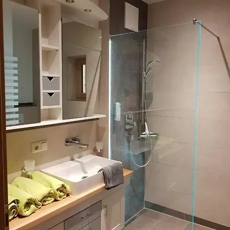 Haus Auermuehle 아파트 엘마우