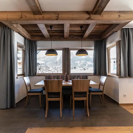 Haus Auermuehle 아파트 엘마우